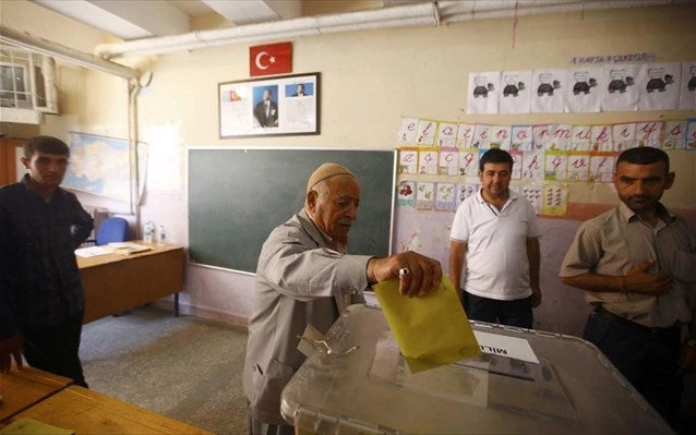Τουρκικές εκλογές: Η κάλπη είχε τα πάντα! Από κατοικίδια μέχρι και νύφες! (Εικόνες)